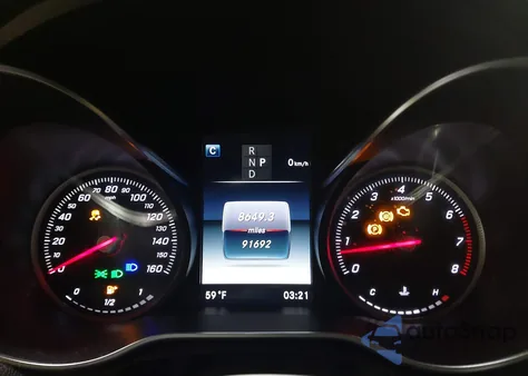 2018 Mercedes-Benz C 300 z USA, uszkodzony, nr VIN WDDWJ4JBXJF745972